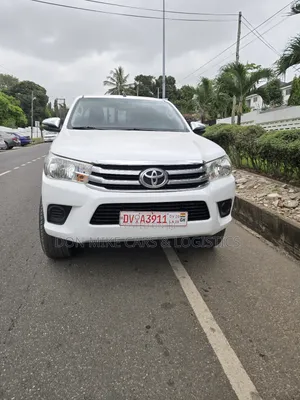 Toyota Hilux SR 4x4 2018 White