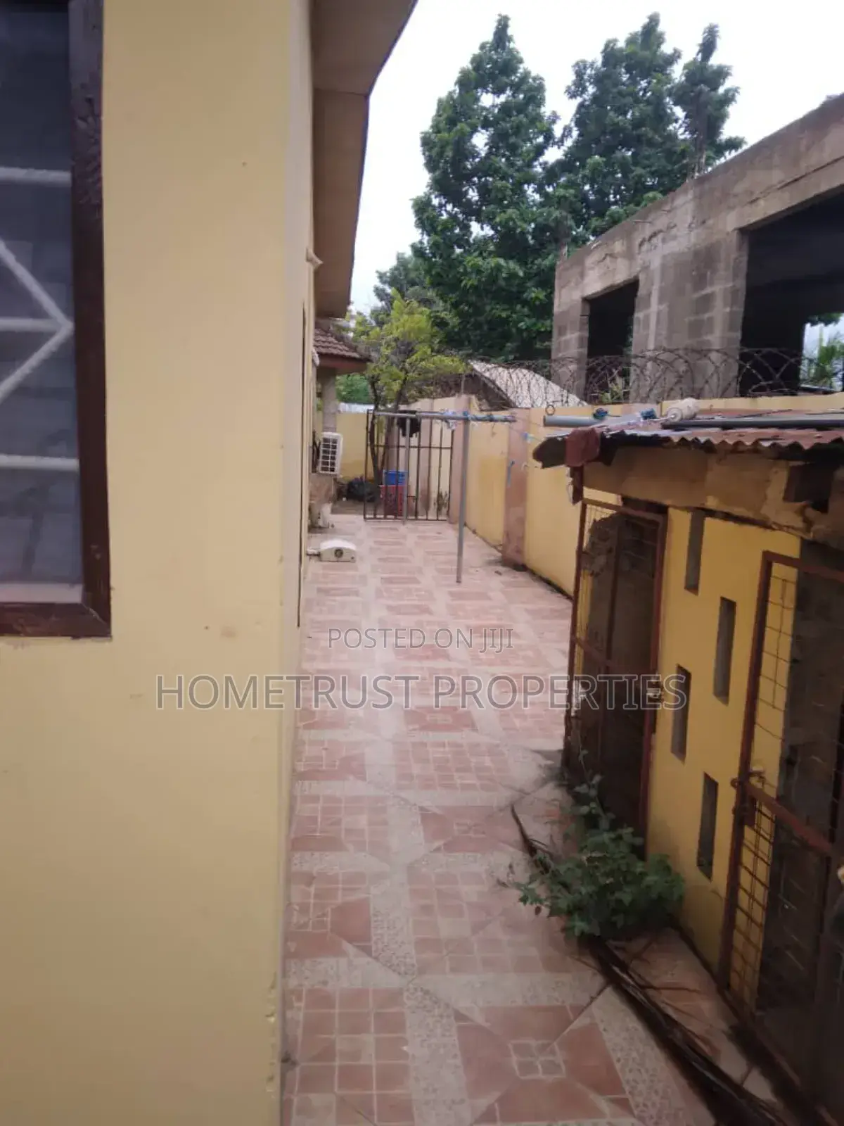 5bdrm Block of Flats in Home Trust, Ablekuma for sale