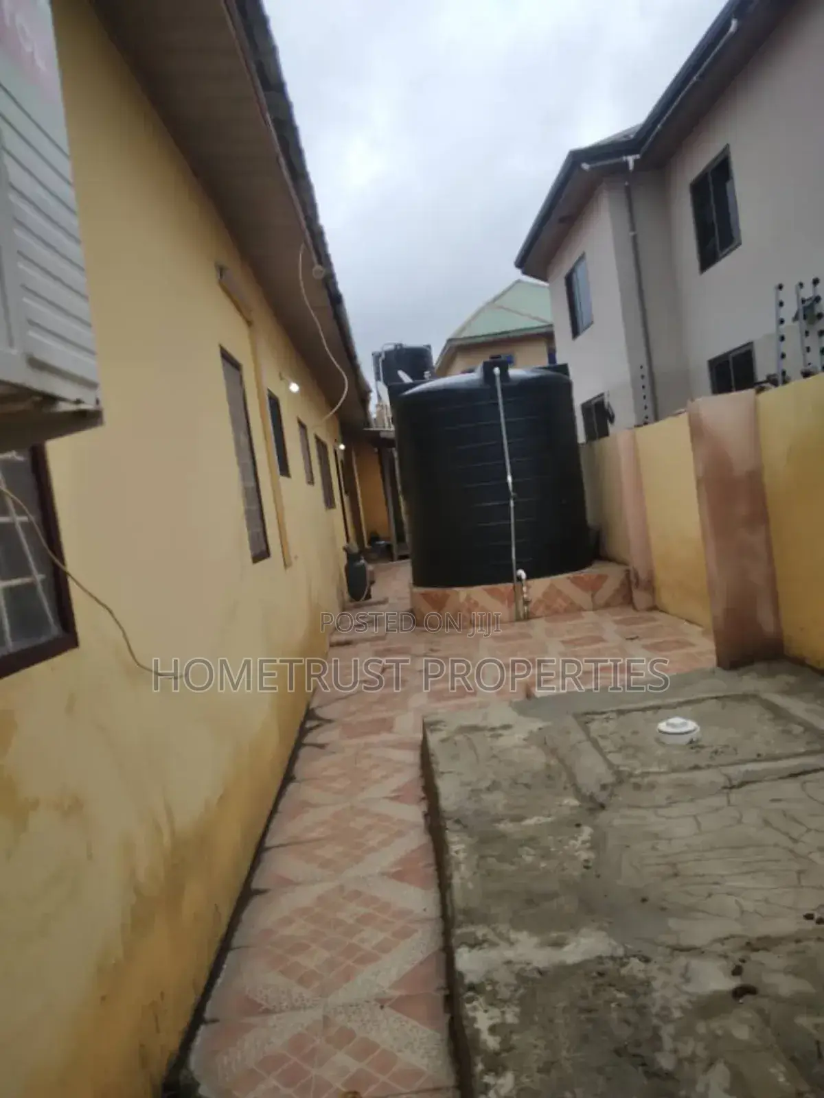 5bdrm Block of Flats in Home Trust, Ablekuma for sale