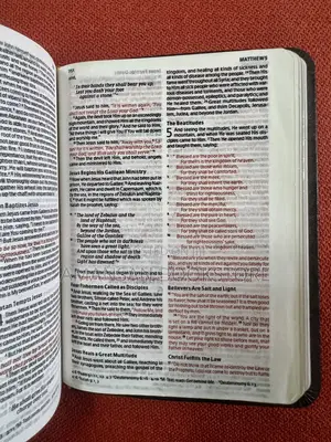 Holman NKJV Compact Ultrathin Bible (Small, Black Leather)