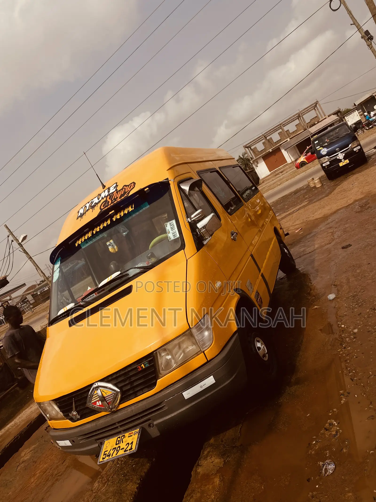 Mercedes-Benz Sprinter 2000 Yellow
