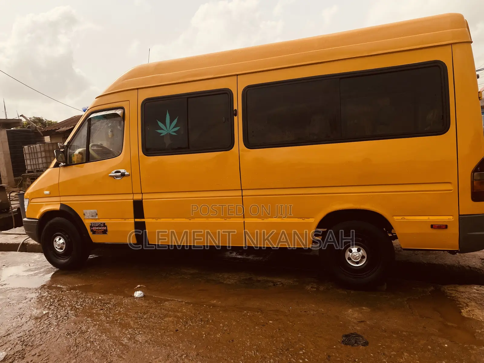 Mercedes-Benz Sprinter 2000 Yellow