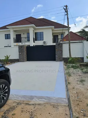 5bdrm House in Spintex Road, Baatsona Total for sale