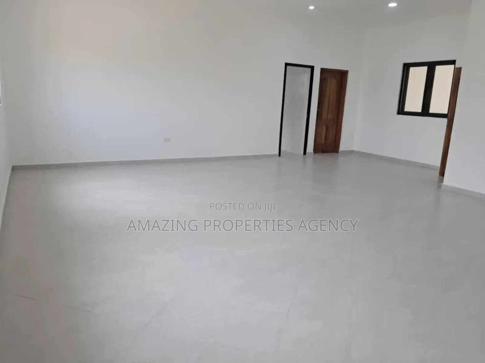 5bdrm House in Spintex Road, Baatsona Total for sale
