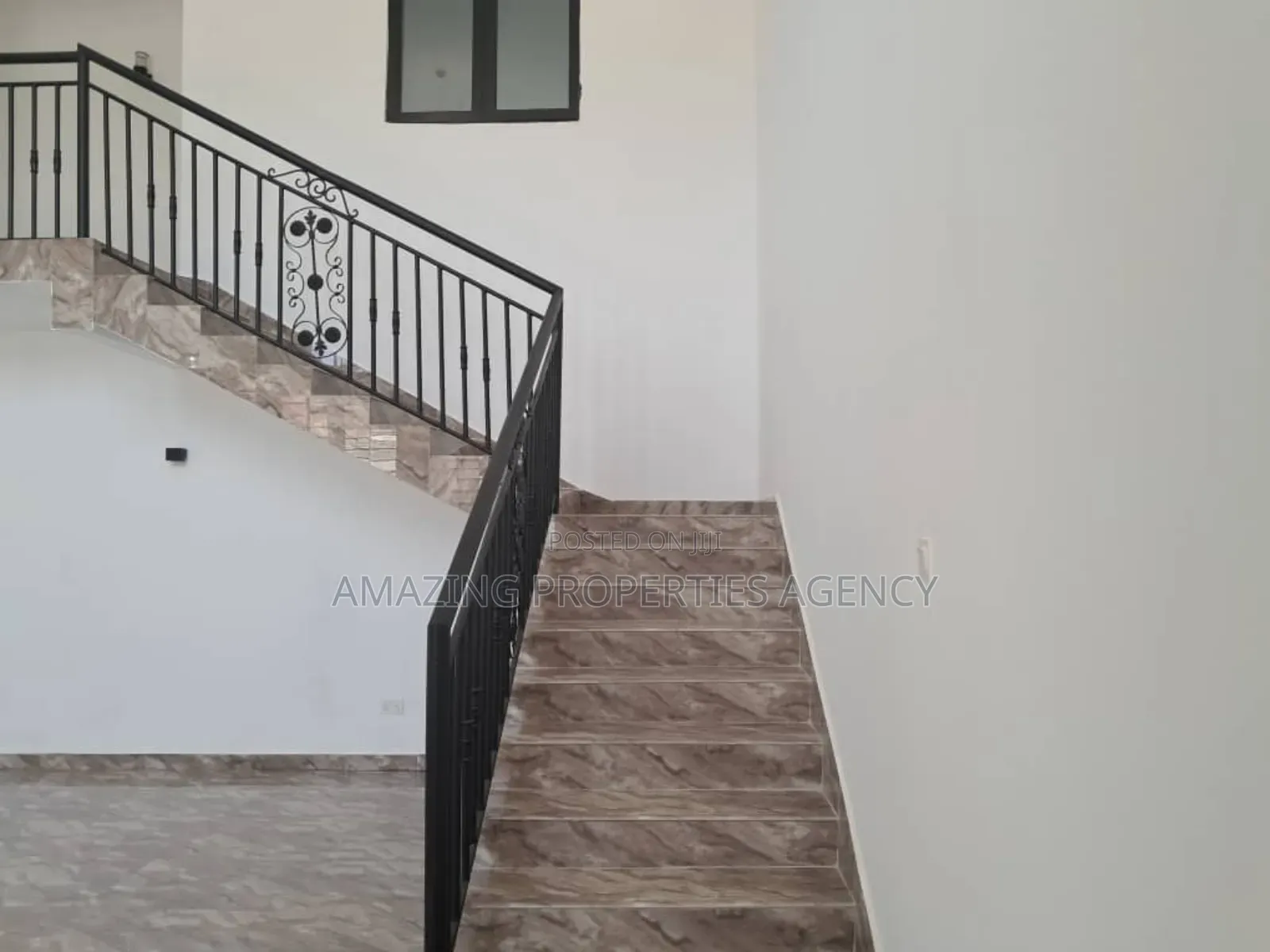 5bdrm House in Spintex Road, Baatsona Total for sale