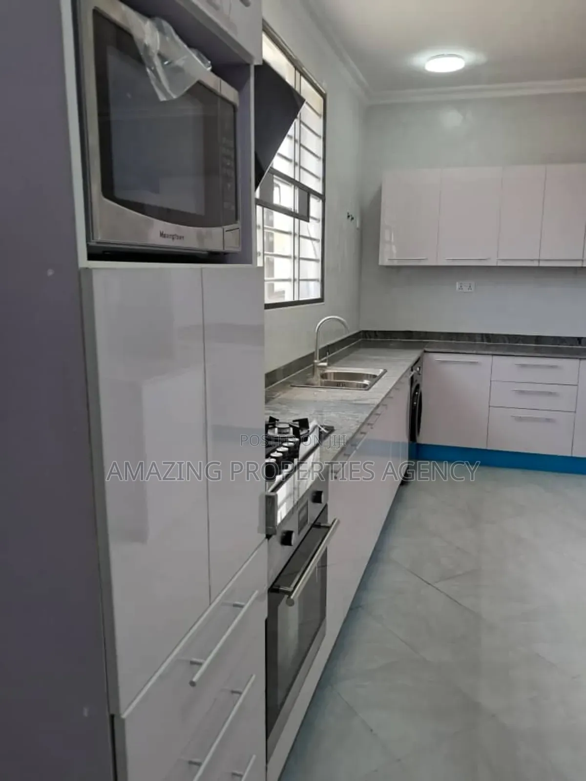 5bdrm House in Spintex Road, Baatsona Total for sale