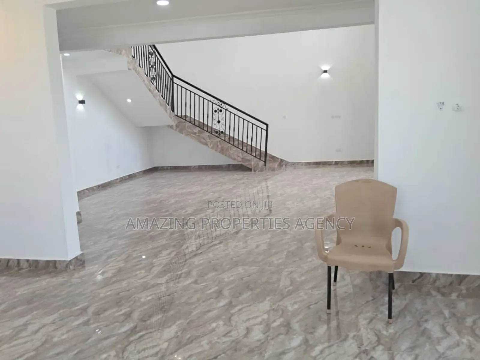 5bdrm House in Spintex Road, Baatsona Total for sale