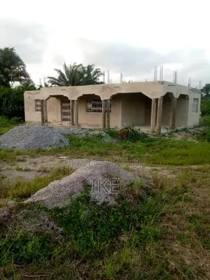 3bdrm Block of Flats in New Site, Tarkwa Nsuaem for sale