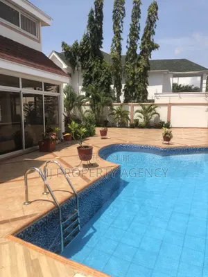 4bdrm Mansion in Osu, Oxford Street for rent