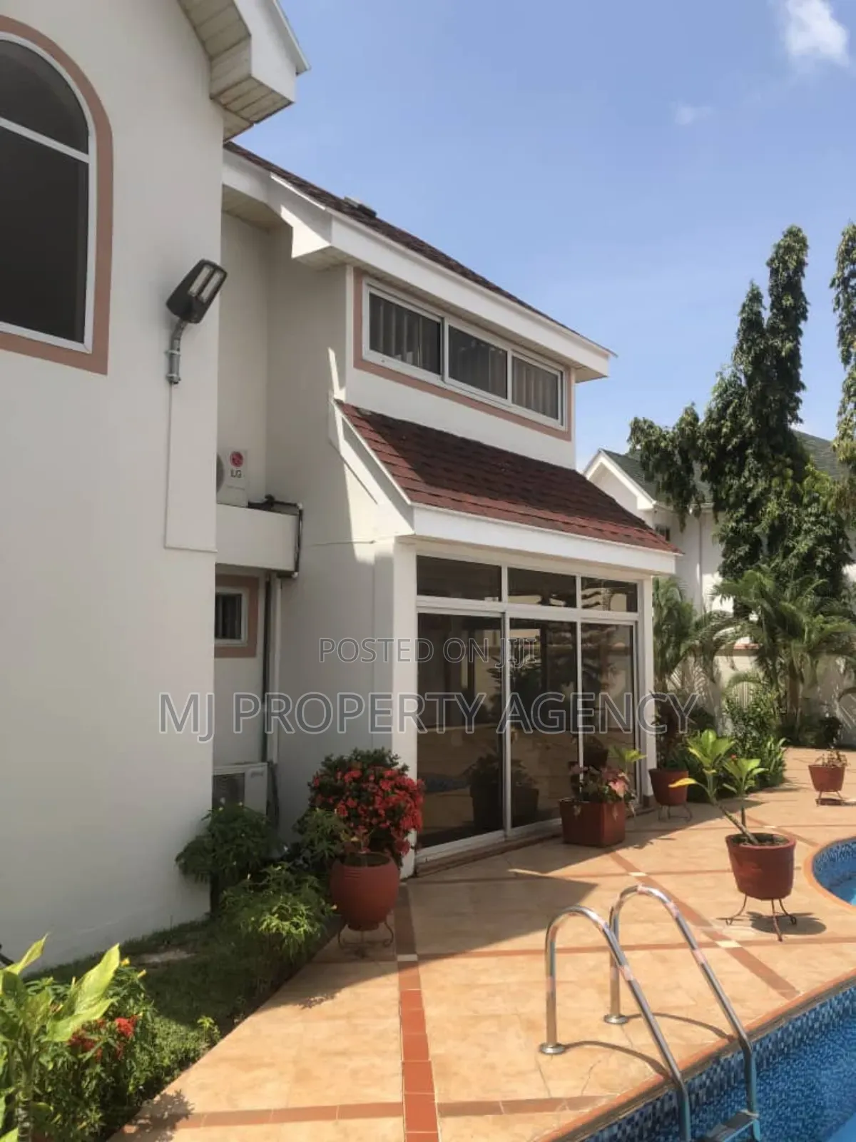 4bdrm Mansion in Osu, Oxford Street for rent