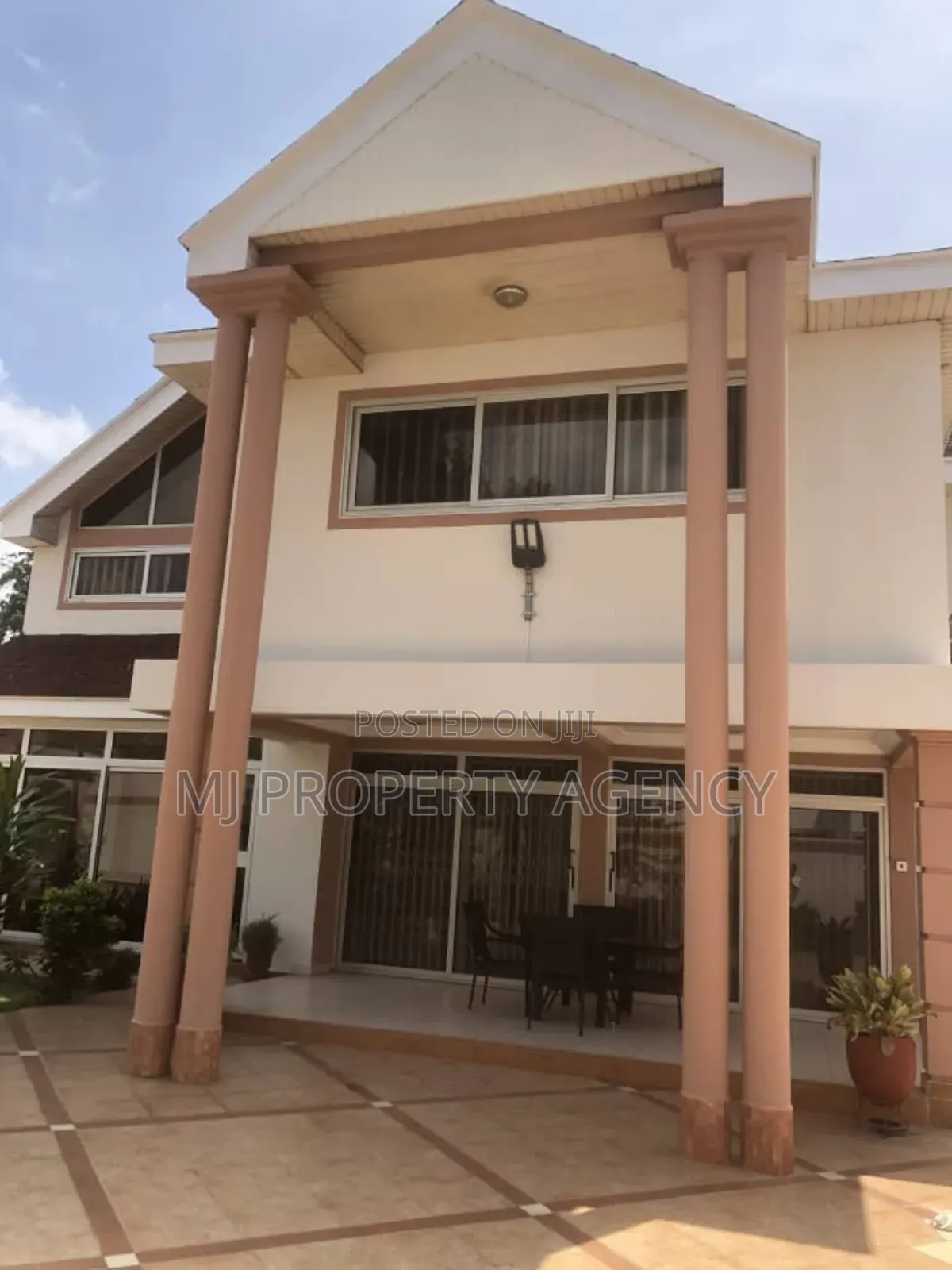 4bdrm Mansion in Osu, Oxford Street for rent