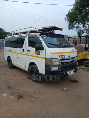 Toyota HiAce 2010 White