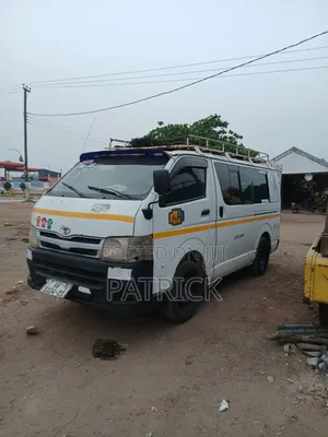 Toyota HiAce 2010 White