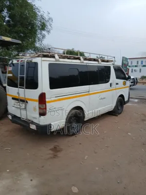 Toyota HiAce 2010 White