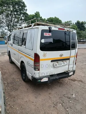Toyota HiAce 2010 White