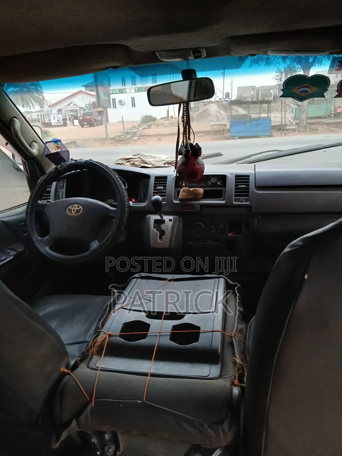 Toyota HiAce 2010 White