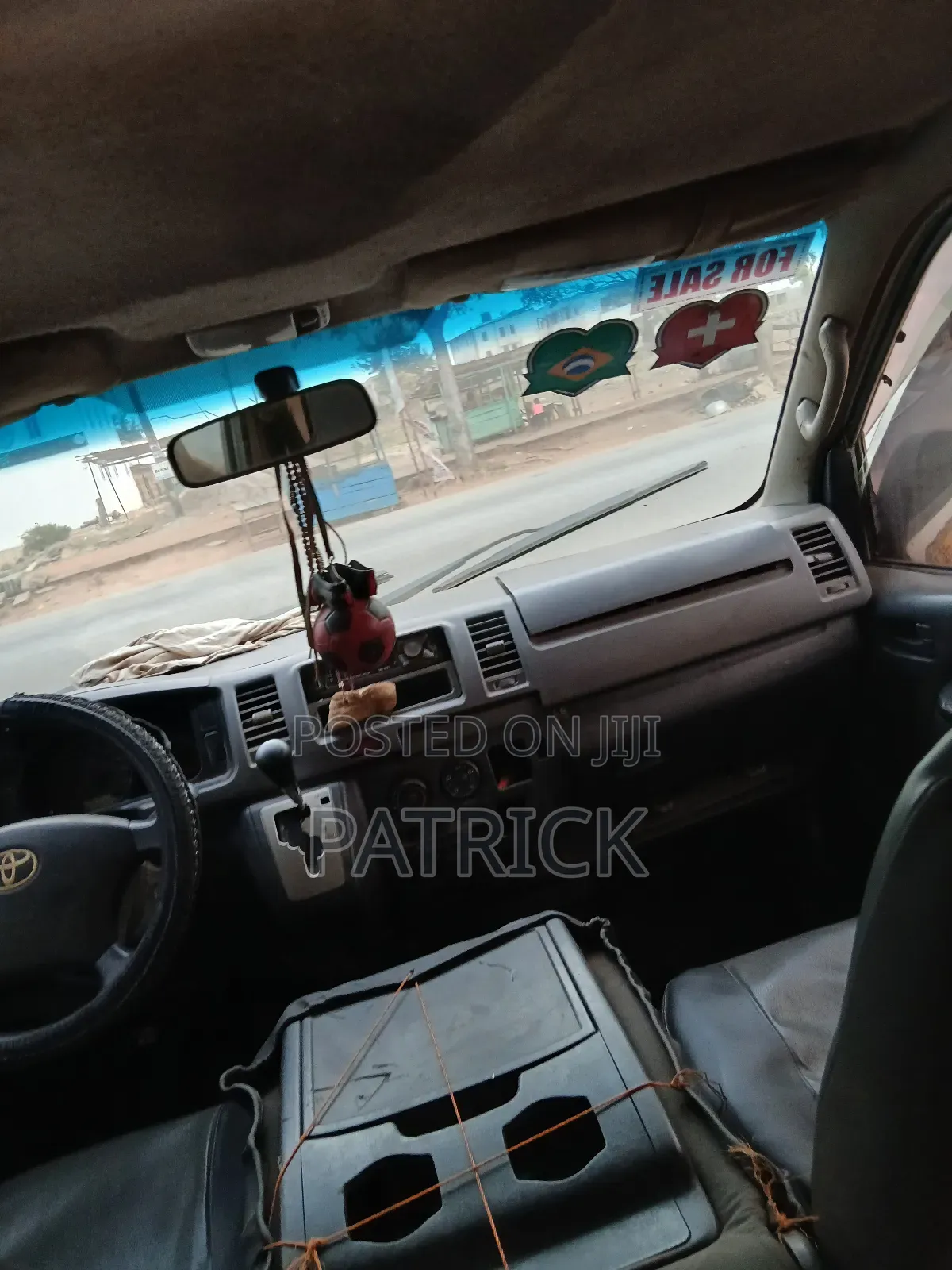 Toyota HiAce 2010 White