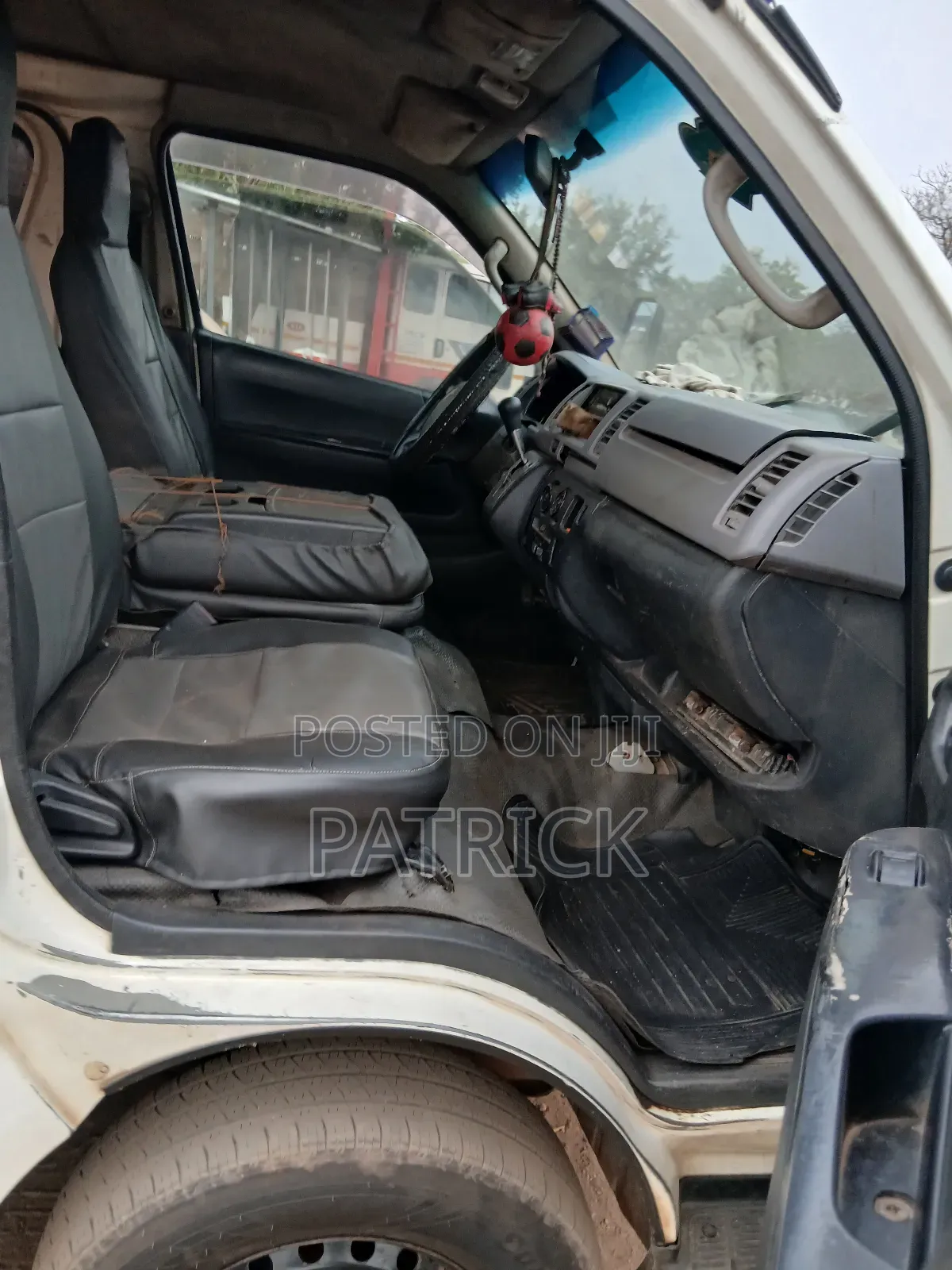 Toyota HiAce 2010 White