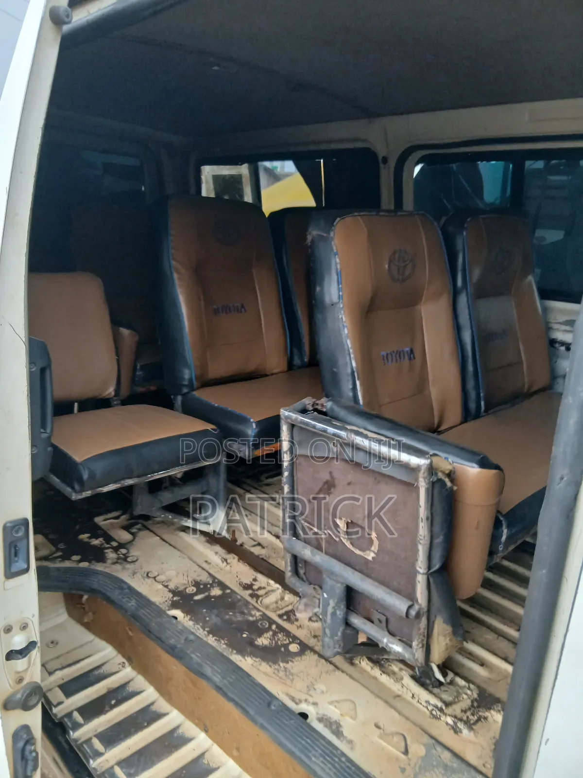 Toyota HiAce 2010 White
