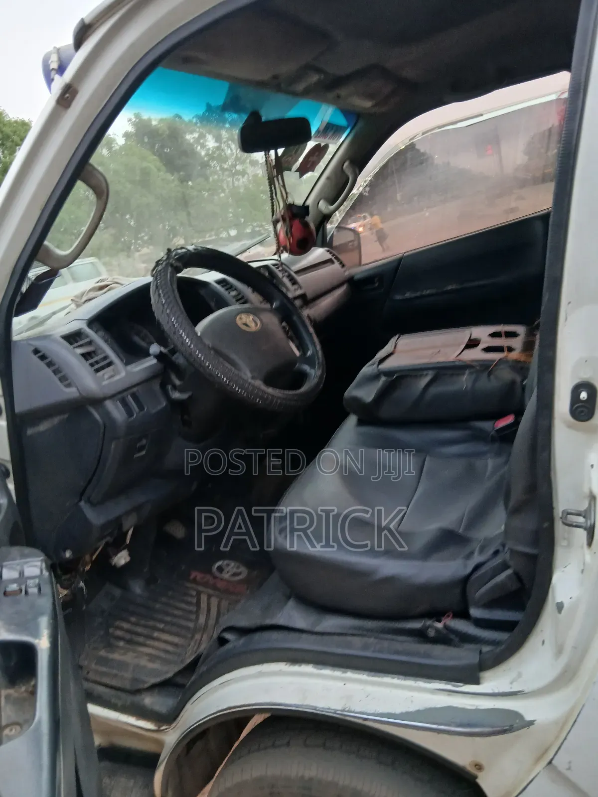 Toyota HiAce 2010 White