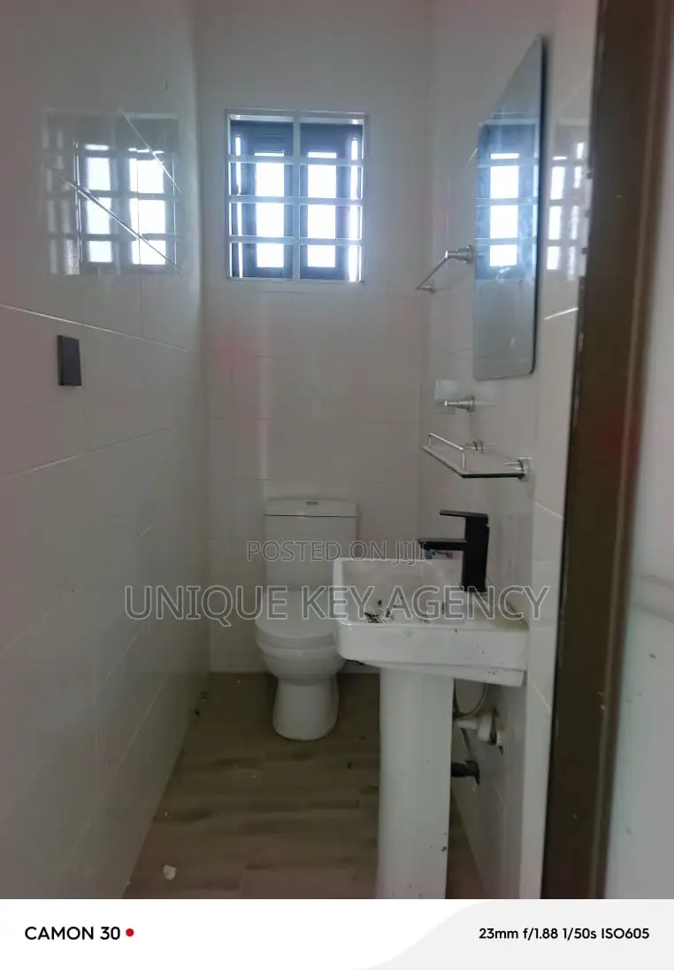 3bdrm House in Unique Key Agency, Sakumono for rent