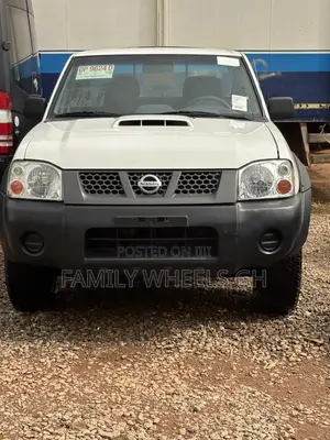 Nissan Hardbody 2012 White