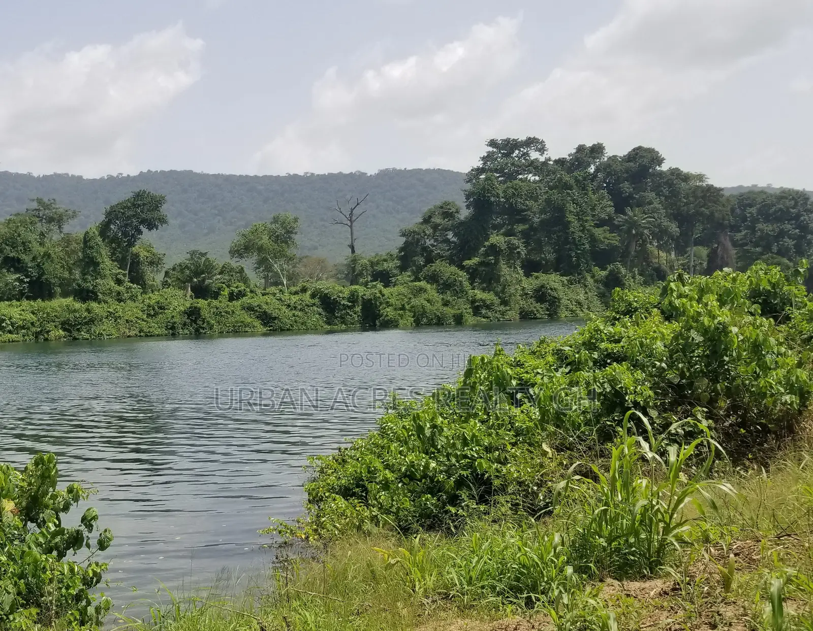 E/R, Akosombo (Atimpoku) _ 18 Plots Island on Volta River