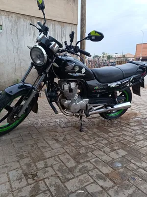 Honda CB 2005 Black