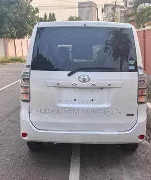 Toyota Voxy 2012 White