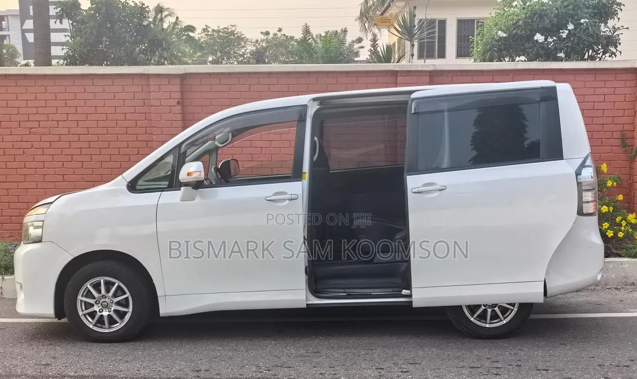 Toyota Voxy 2012 White