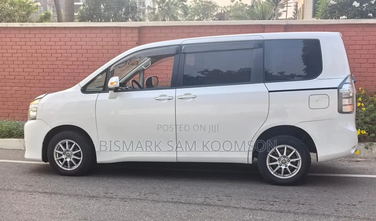Toyota Voxy 2012 White