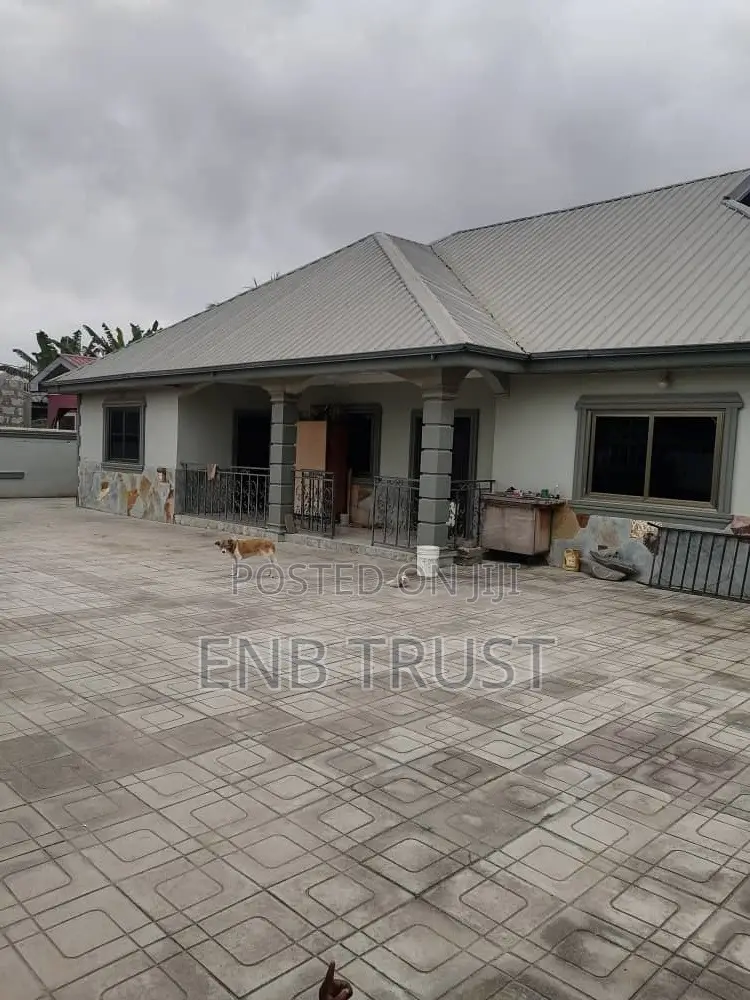 5bdrm House in Amasaman Kuntunse for sale