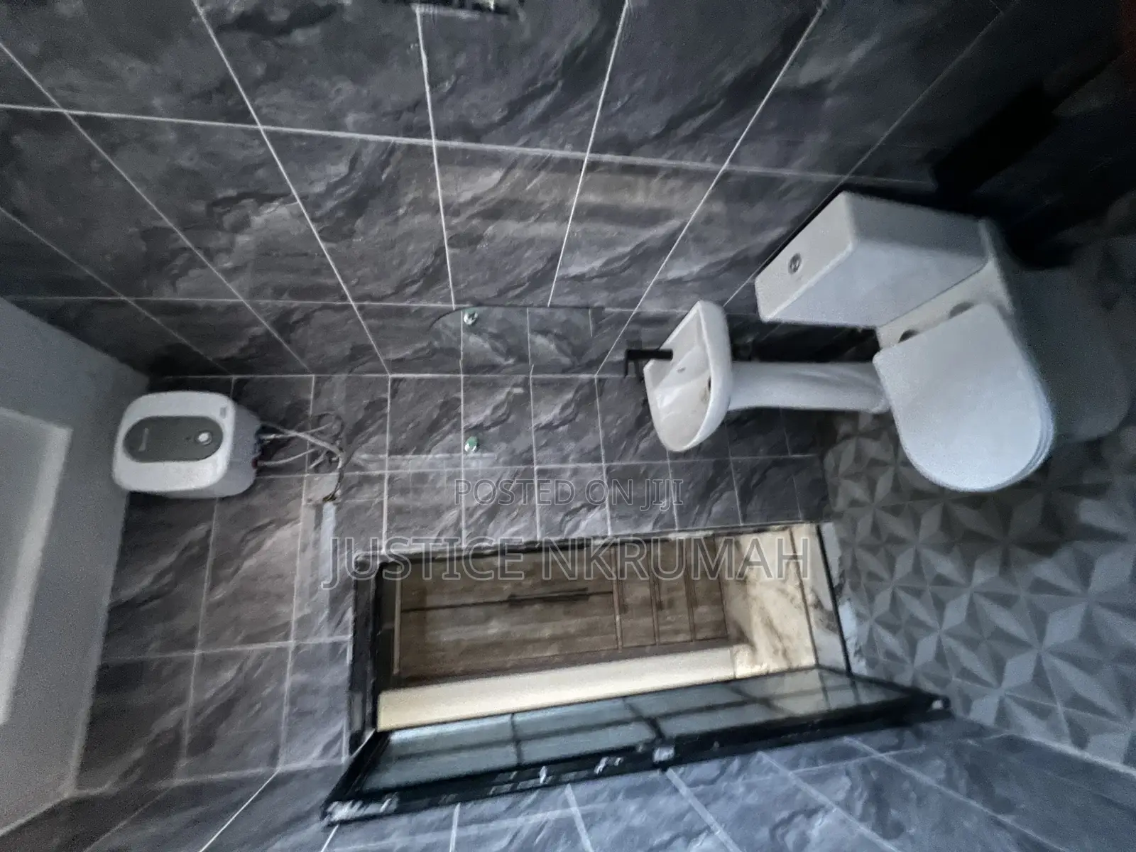 2bdrm Apartment in Mr Justice Estate, Dansoman for rent