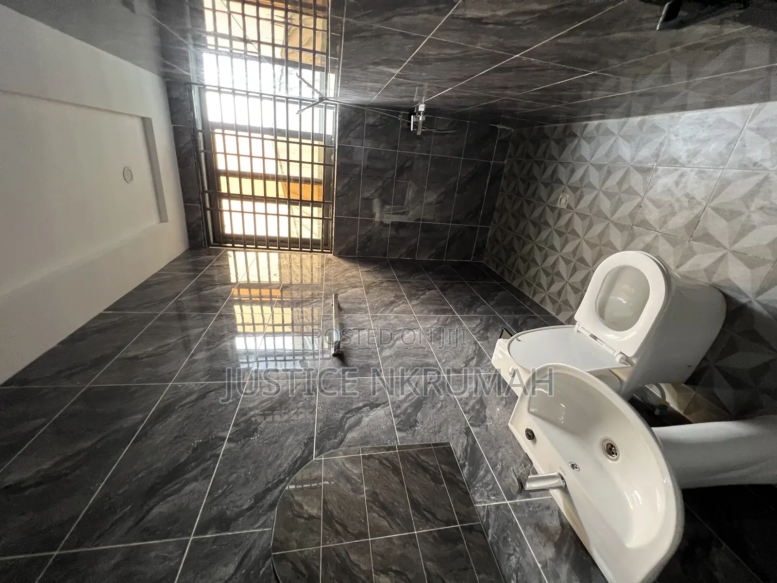 2bdrm Apartment in Mr Justice Estate, Dansoman for rent