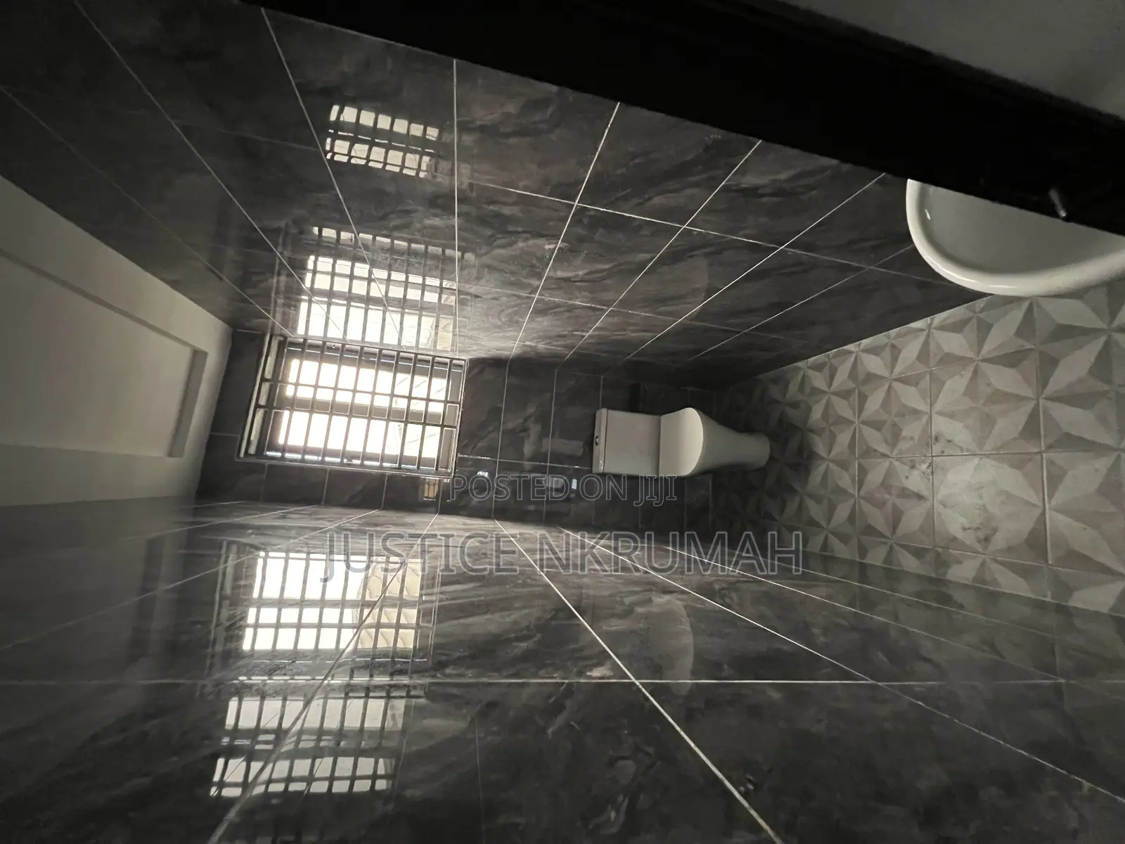 2bdrm Apartment in Mr Justice Estate, Dansoman for rent