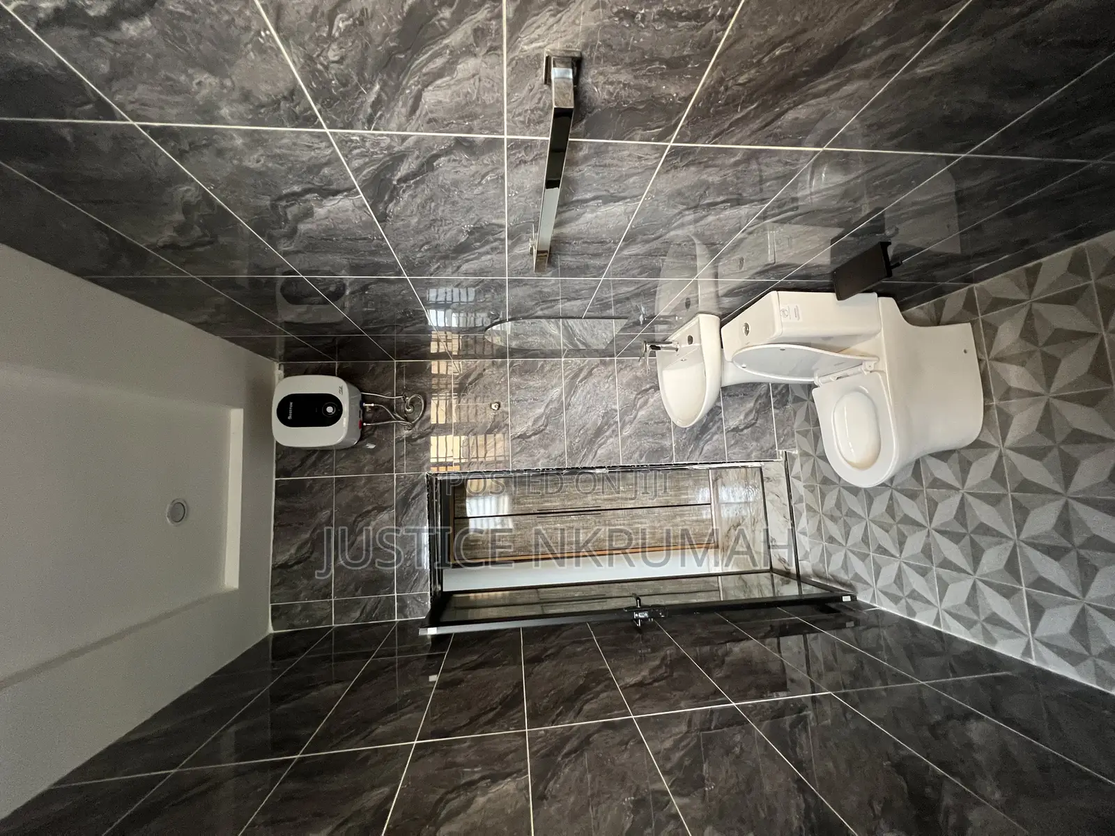 2bdrm Apartment in Mr Justice Estate, Dansoman for rent