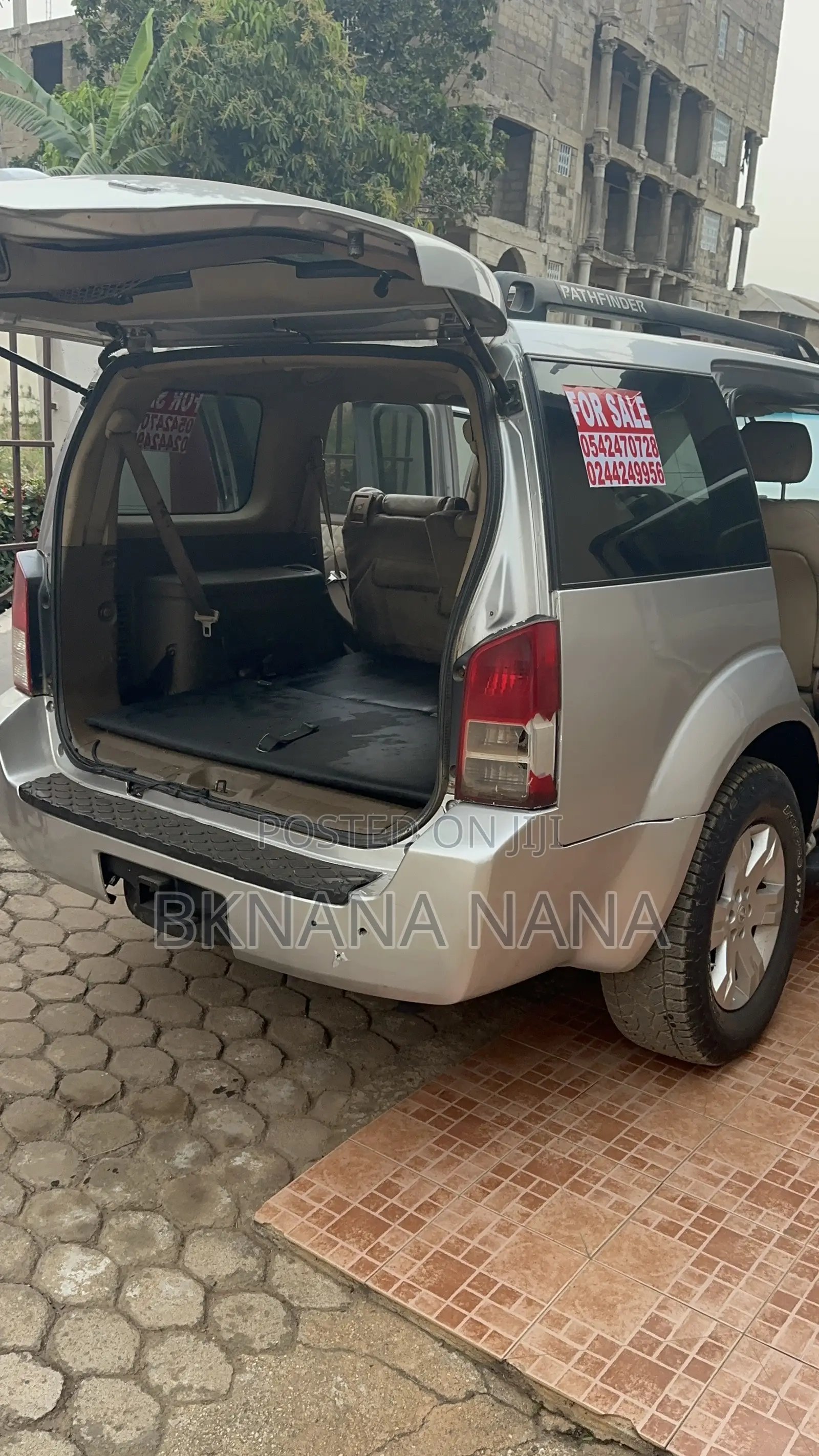 Nissan Pathfinder LE 2005 White
