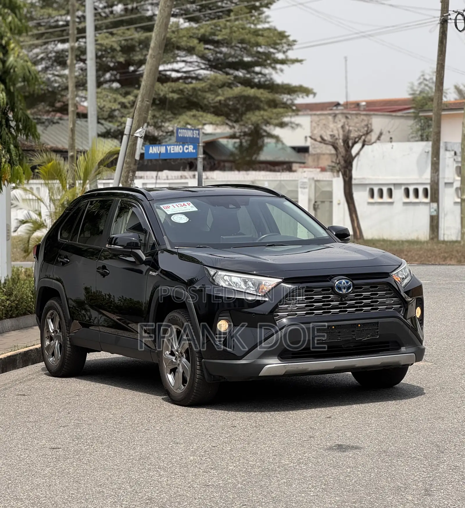 Toyota RAV4 XLE 2021 Black