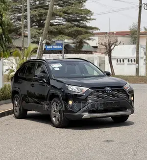 Toyota RAV4 XLE 2021 Black