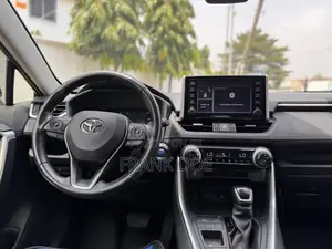 Toyota RAV4 XLE 2021 Black