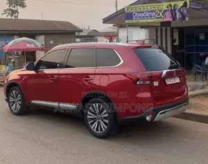 Mitsubishi Outlander 2.0 PHEV AWD 2019 Red