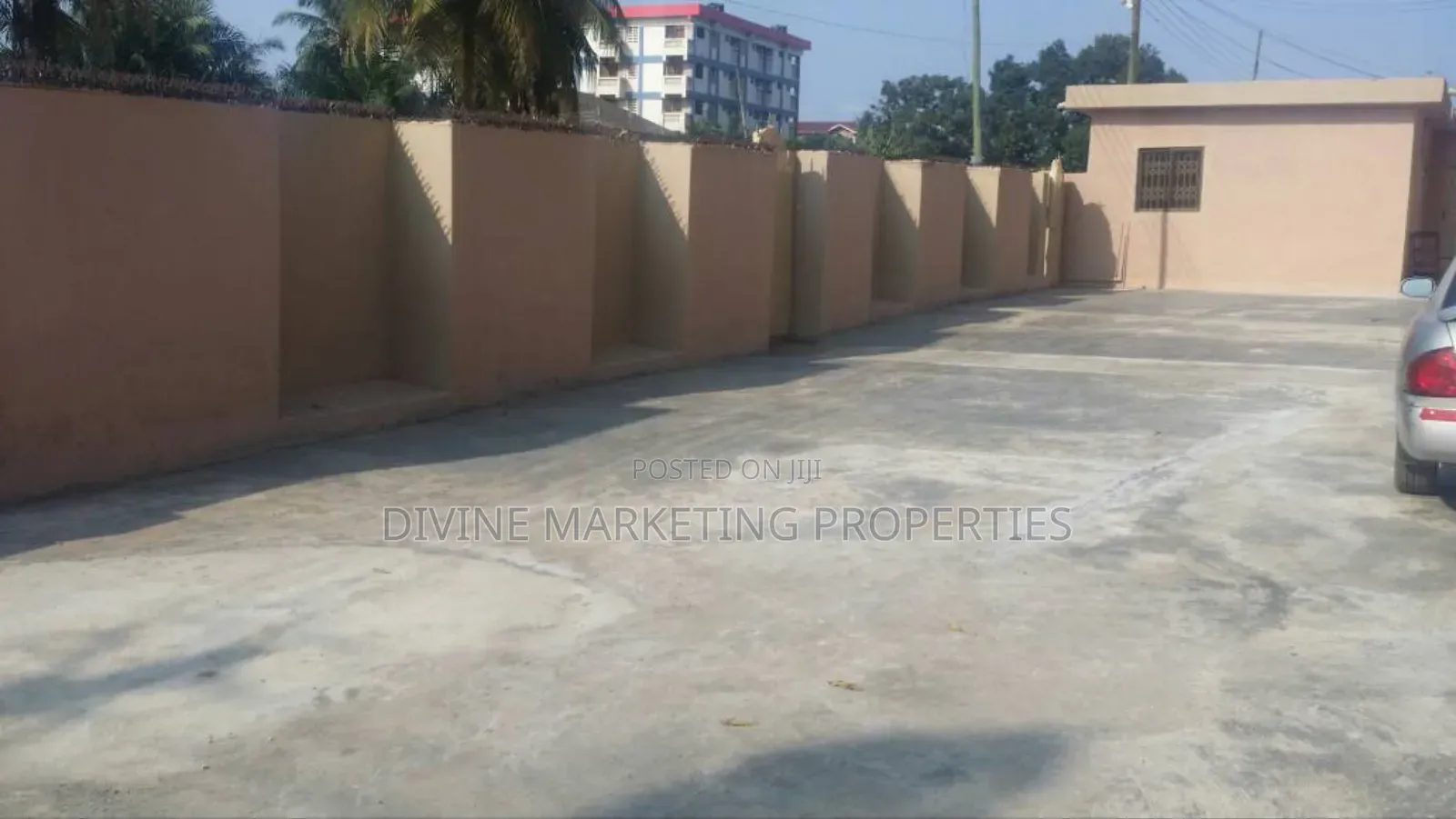 20bdrm House in South Odorkor, Sakaman for sale