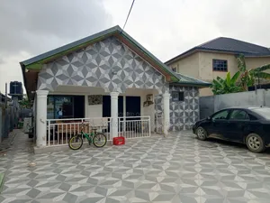 5bdrm House in 3 Junction Area, Amasaman for sale