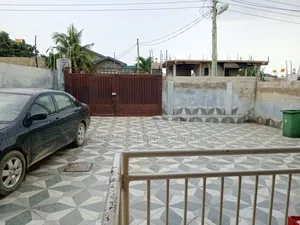 5bdrm House in 3 Junction Area, Amasaman for sale