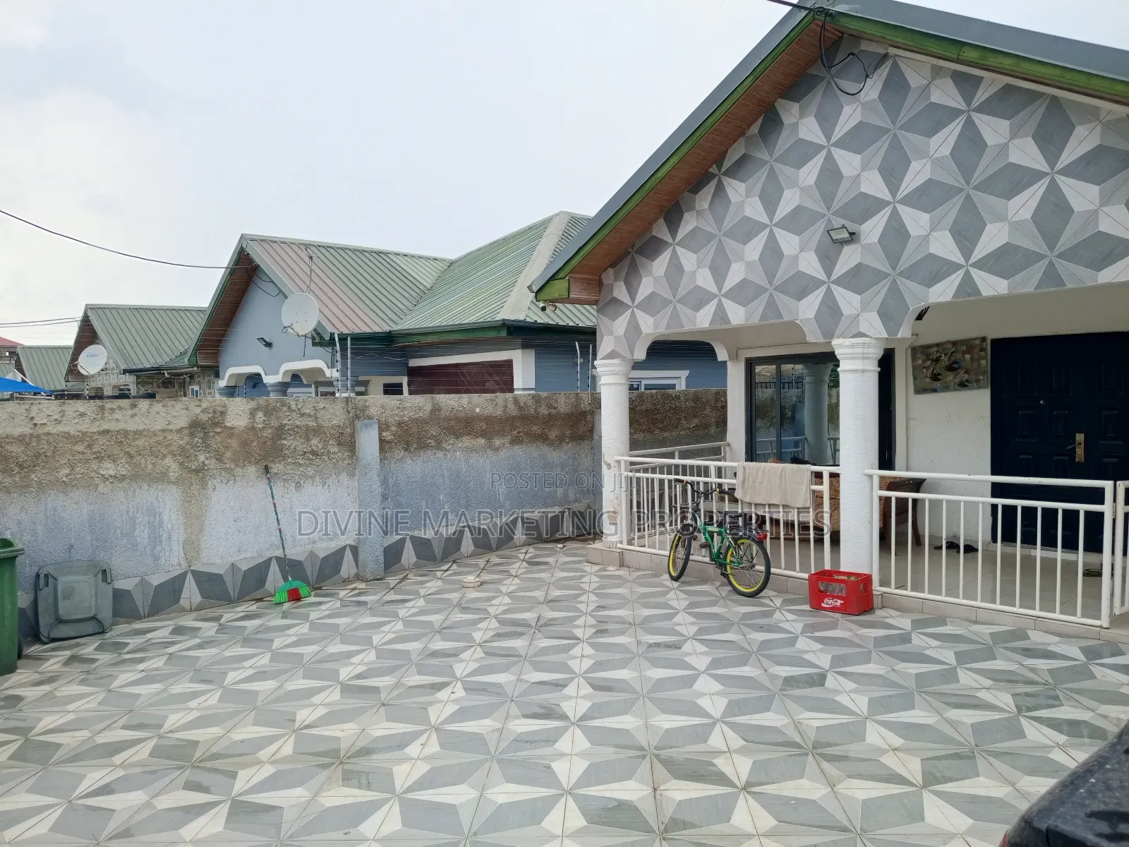 5bdrm House in 3 Junction Area, Amasaman for sale