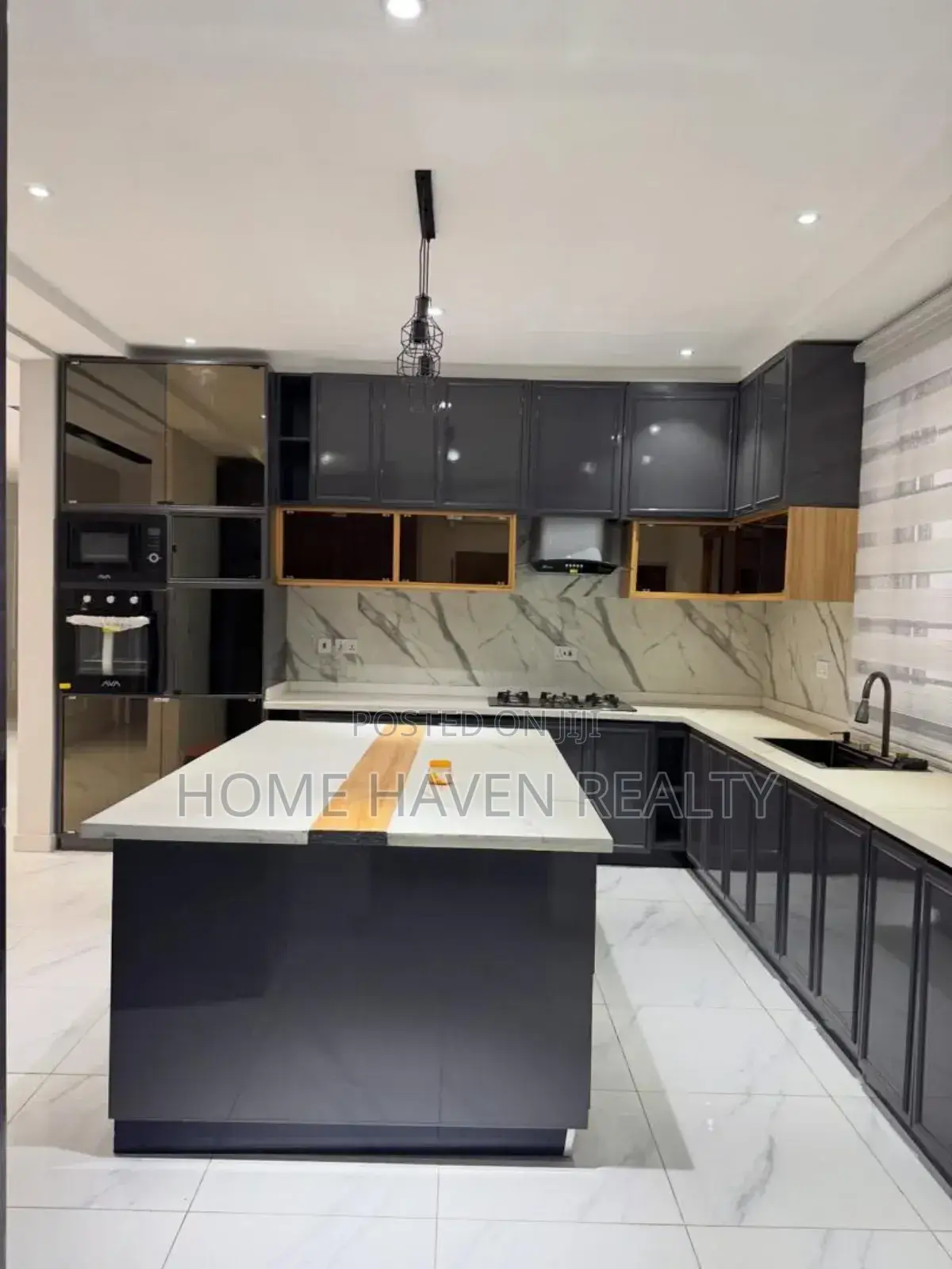 4bdrm House in Lakeside for sale