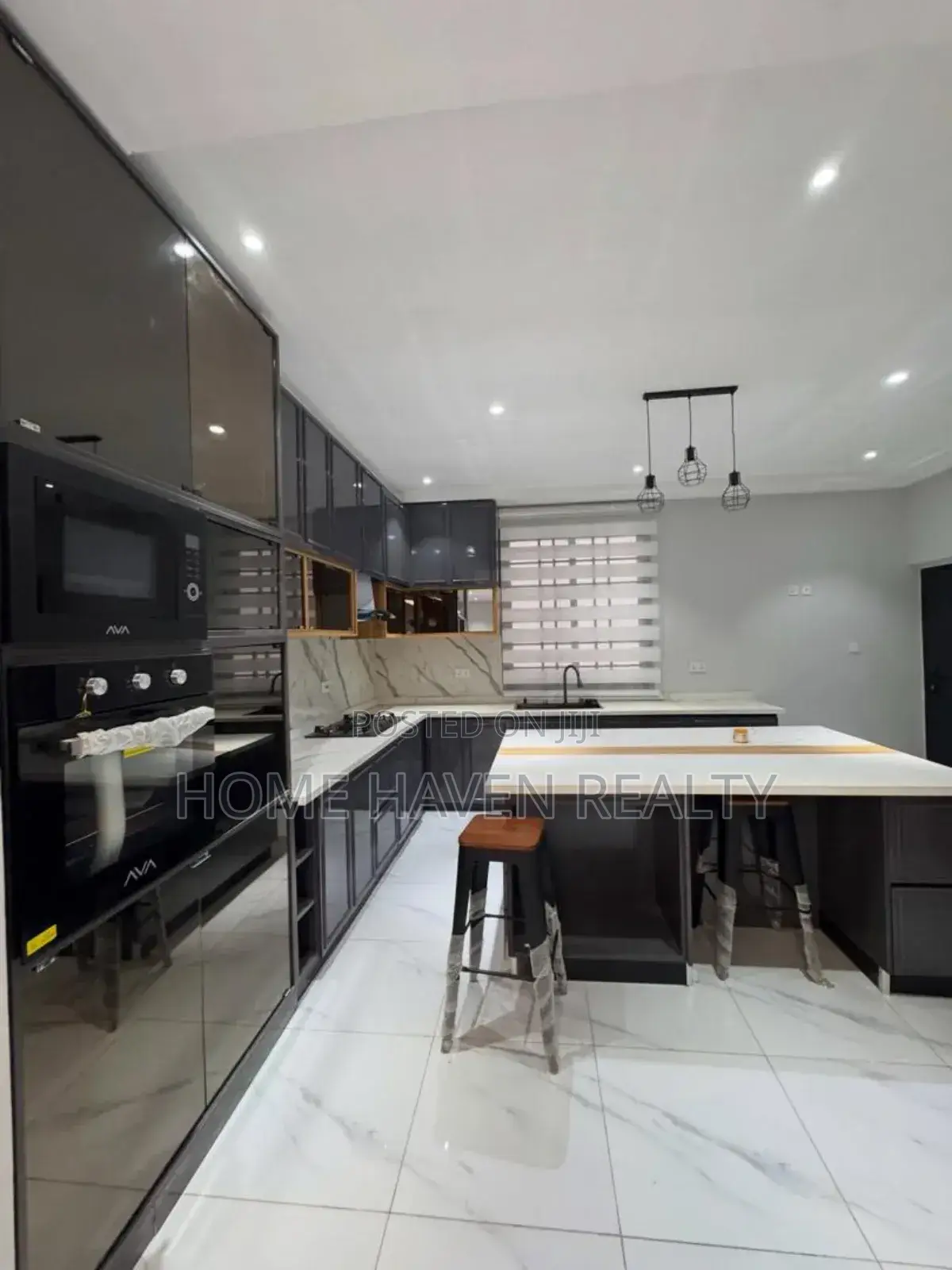 4bdrm House in Lakeside for sale