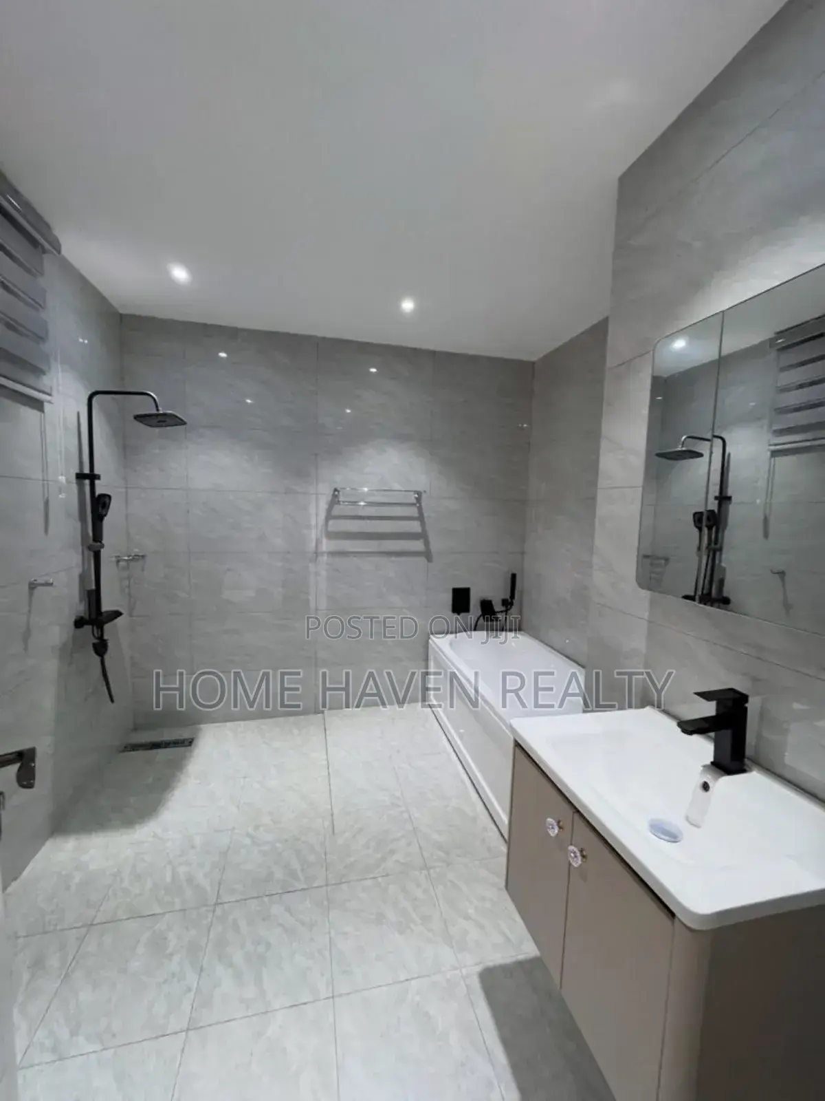 4bdrm House in Lakeside for sale
