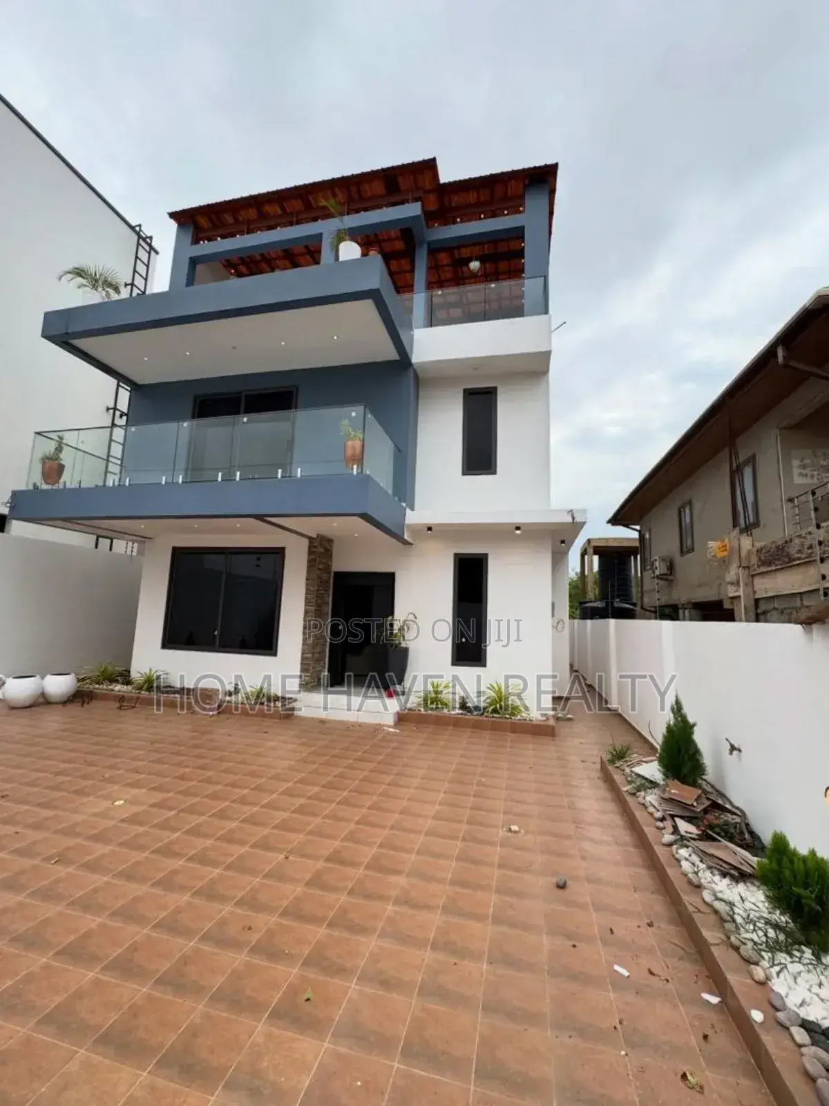 4bdrm House in Lakeside for sale