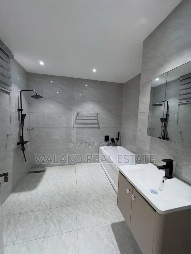 4bdrm House in Lake Side Estate for sale